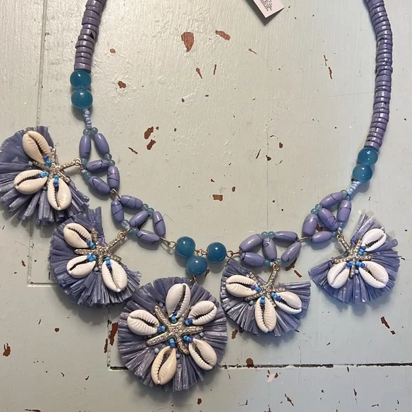 Chico’s Periwinkle Shell Bib Necklace. - Picture 5 of 9